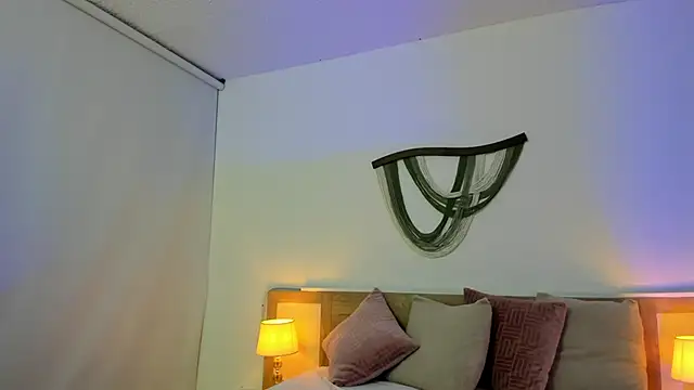 Baby Lannie online show from 10-27-25, 04:27