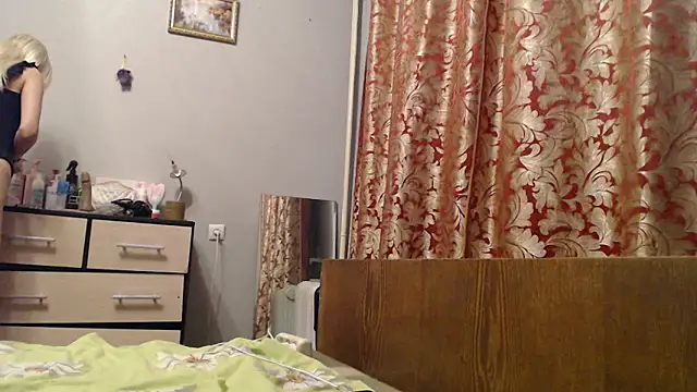 Snapshot of maybe_doll chatting on 11-09-25, 02:15 maybe doll online show from 11-09-25, 02:15