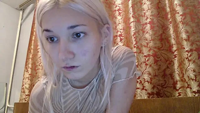 Snapshot of maybe_doll chatting on 11-12-25, 04:40 maybe doll online show from 11-12-25, 04:40