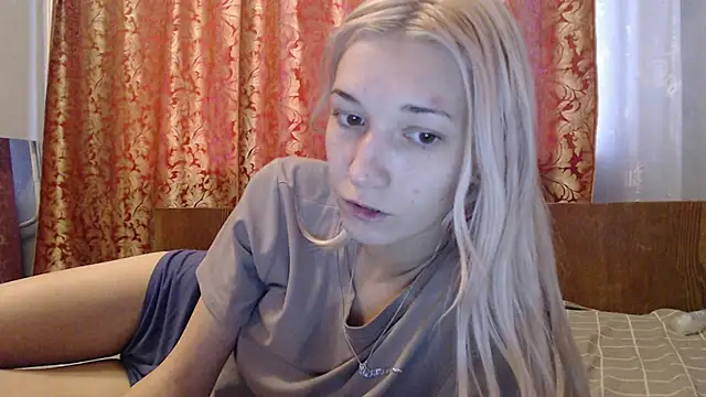 Snapshot of maybe_doll chatting on 11-15-25, 10:34 maybe doll online show from 11-15-25, 10:34