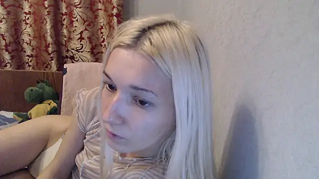 Snapshot of maybe_doll chatting on 12-01-25, 05:29 maybe doll online show from 12-01-25, 05:29