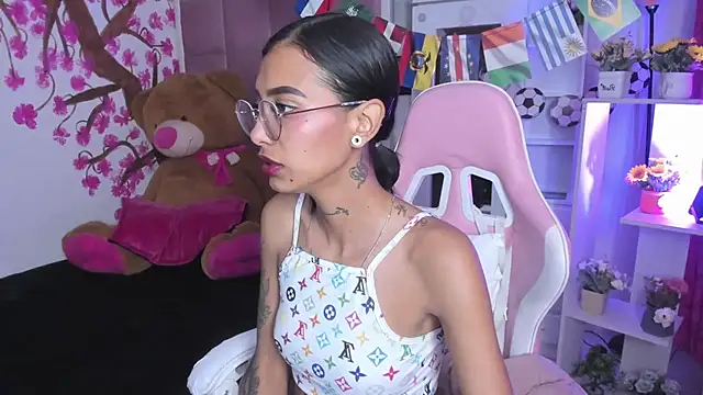 Snapshot of KarlaSlutSkinny__ chatting on 06-18-26, 08:46 KarlaSlutSkinny online show from 06-18-26, 08:46