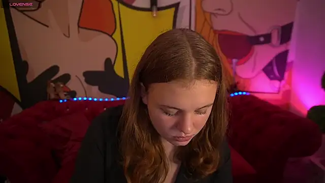 Snapshot of SnowWhiti chatting on 10-17-25, 01:46 SnowWhiti online show from 10-17-25, 01:46