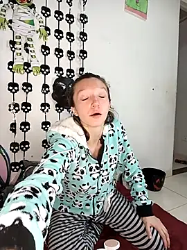 Lucy colee online show from 10-28-25, 04:31