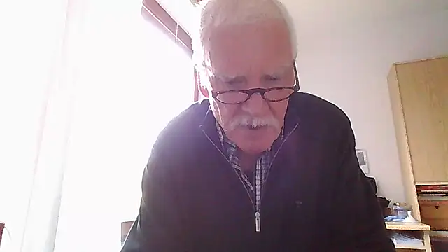 Snapshot of super-snoopy chatting on 04-06-26, 08:48 super-snoopy online show from 04-06-26, 08:48