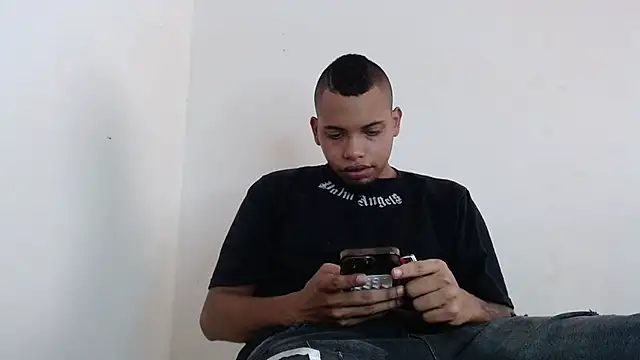 Snapshot of drako_monster chatting on 04-19-26, 05:45 drako monster online show from 04-19-26, 05:45