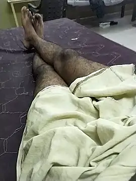 Snapshot of MuthBoy chatting on 10-13-25, 05:07 MuthBoy online show from 10-13-25, 05:07