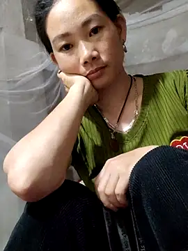 Snapshot of gio-thu chatting on 04-20-26, 11:13 gio-thu online show from 04-20-26, 11:13