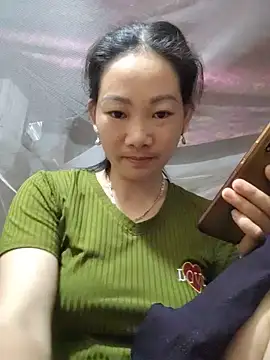 Snapshot of gio-thu chatting on 05-27-26, 12:18 gio-thu online show from 05-27-26, 12:18