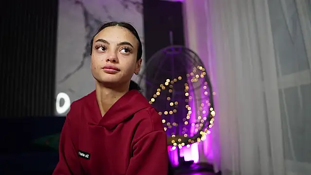 RachelRavee online show from 11-21-25, 05:06