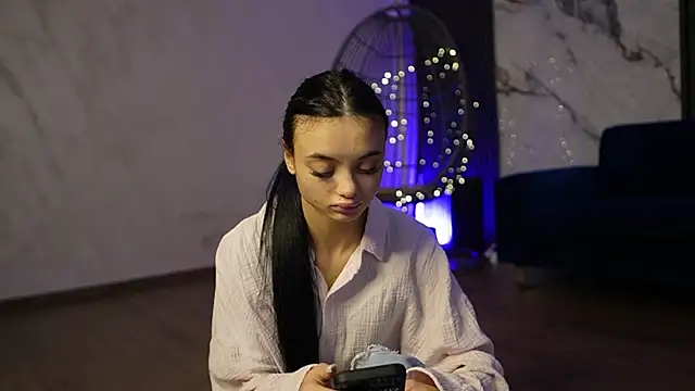 RachelRavee online show from 01-15-26, 05:23