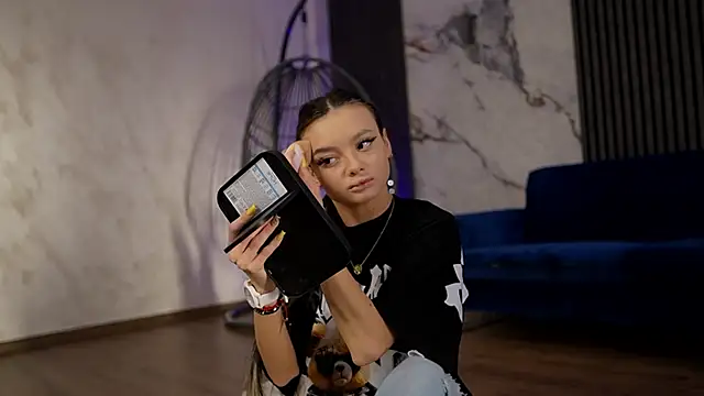 RachelRavee online show from 04-17-26, 04:15