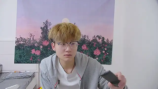 KK-cuteboy online show from 04-12-26, 05:34