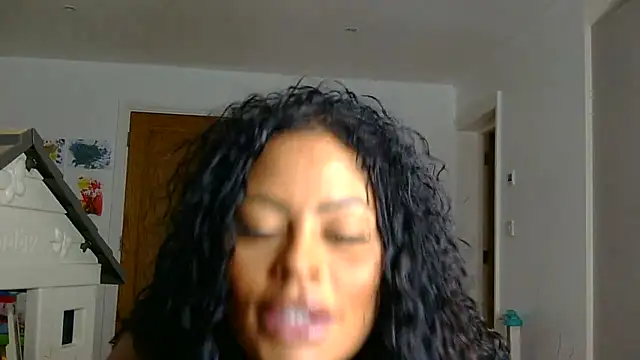 Snapshot of Little_Minx_Chanel chatting on 11-29-25, 04:54 Little Minx Chanel online show from 11-29-25, 04:54