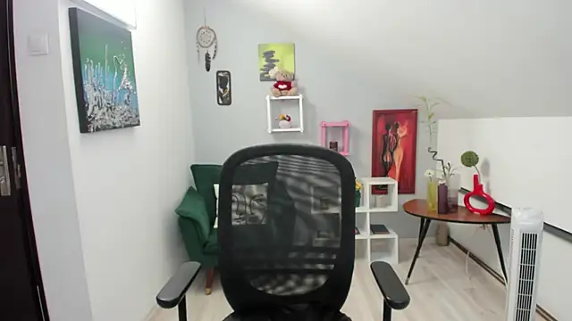 BettyJamess online show from 10-17-25, 07:27