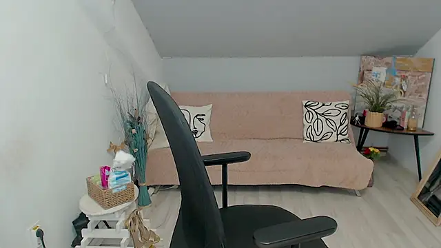 BettyJamess online show from 10-27-25, 08:02