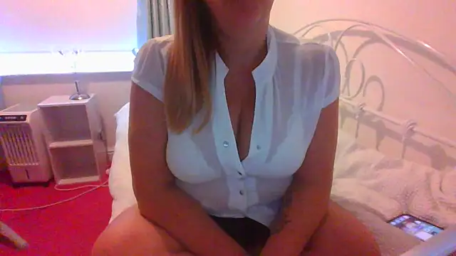 Snapshot of BbwGreenEyes69_ chatting on 10-09-25, 08:01 BbwGreenEyes69  online show from 10-09-25, 08:01