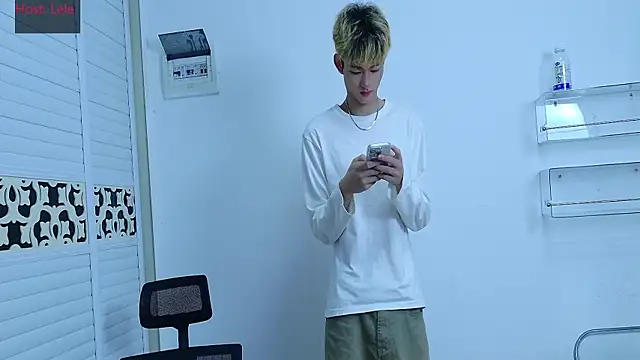 Snapshot of sexyboy-lele chatting on 10-20-25, 12:05 sexyboy-lele online show from 10-20-25, 12:05