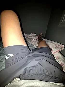 Snapshot of y2kbob2 chatting on 10-12-25, 04:28 y2kbob2 online show from 10-12-25, 04:28