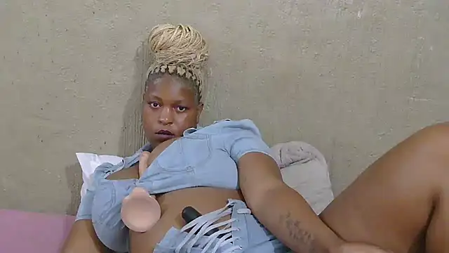 ZuriVixen online show from 10-17-25, 07:49