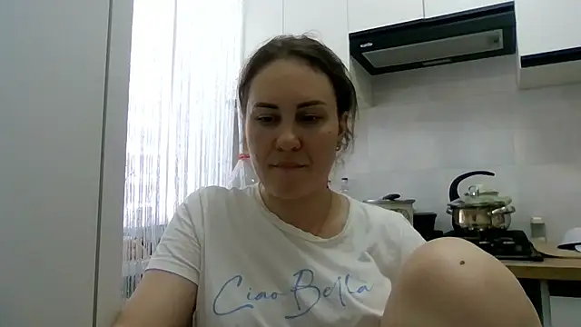 Snapshot of MeadowEyes chatting on 06-25-26, 12:42 MeadowEyes online show from 06-25-26, 12:42