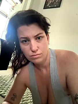 Snapshot of oceanGal25 chatting on 12-04-25, 12:31 oceanGal25 online show from 12-04-25, 12:31