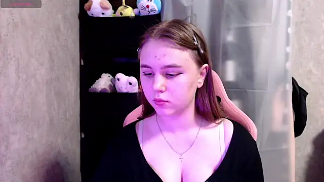 Snapshot of Lucille_Lighter chatting on 10-20-25, 02:39 Lucille Lighter online show from 10-20-25, 02:39