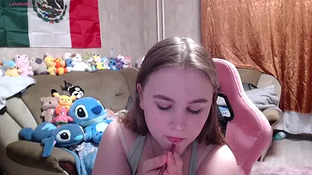 Snapshot of Lucille_Lighter chatting on 10-22-25, 06:07 Lucille Lighter online show from 10-22-25, 06:07
