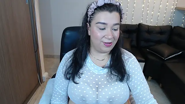 bella sweet 01 online show from 10-10-25, 12:04