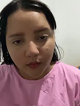 Snapshot of AlinaVega chatting on 10-31-25, 02:07 AlinaVega online show from 10-31-25, 02:07