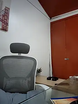 Snapshot of Nateskp_1 chatting on 10-31-25, 04:52 Nateskp 1 online show from 10-31-25, 04:52