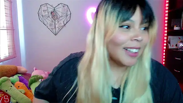 Snapshot of EllieMoonX chatting on 11-12-25, 07:46 EllieMoonX online show from 11-12-25, 07:46