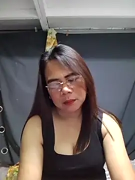 Snapshot of erma_joy chatting on 04-23-26, 07:27 erma joy online show from 04-23-26, 07:27