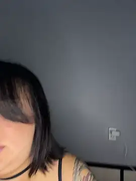 SwittieKendra online show from 11-10-25, 07:18