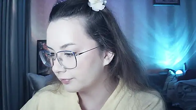 Snapshot of MoodieMira chatting on 05-28-26, 07:00 MoodieMira online show from 05-28-26, 07:00