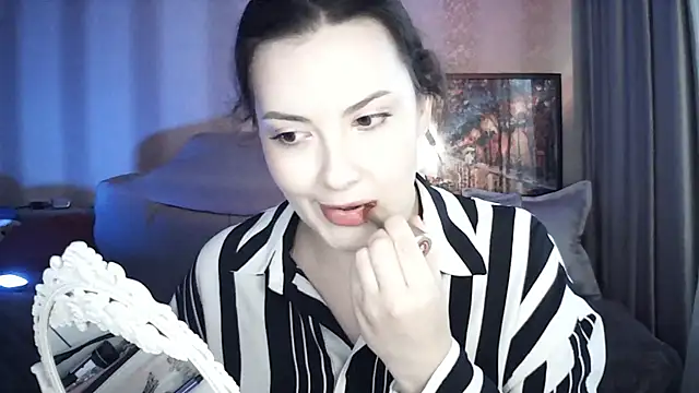 Snapshot of MoodieMira chatting on 06-17-26, 05:25 MoodieMira online show from 06-17-26, 05:25