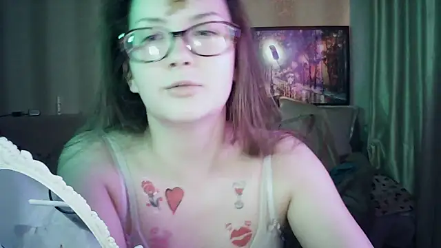 Snapshot of MoodieMira chatting on 06-24-26, 09:25 MoodieMira online show from 06-24-26, 09:25