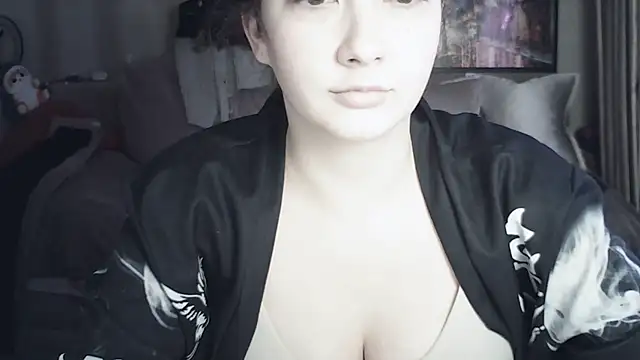 Snapshot of MoodieMira chatting on 06-27-26, 05:07 MoodieMira online show from 06-27-26, 05:07