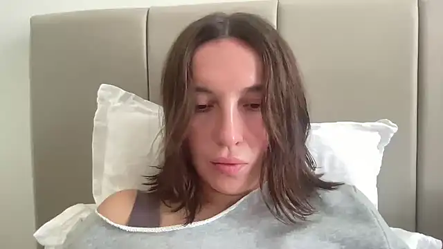 Snapshot of CArivora chatting on 02-19-26, 09:16 CArivora online show from 02-19-26, 09:16