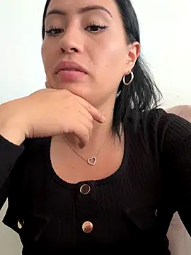 saris moon online show from 10-21-25, 05:24