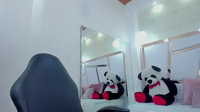 Snapshot of michel_korz chatting on 10-17-25, 04:42 michel korz online show from 10-17-25, 04:42