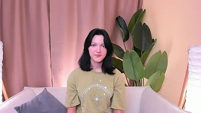 Snapshot of OletaReffner chatting on 10-18-25, 12:28 OletaReffner online show from 10-18-25, 12:28