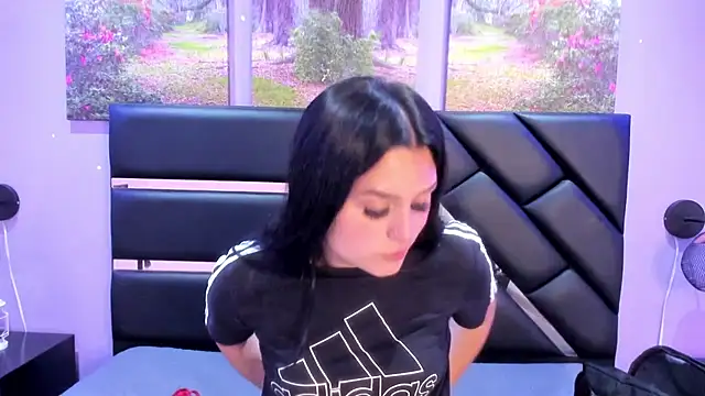 GAbrielaBotero online show from 11-13-25, 07:35