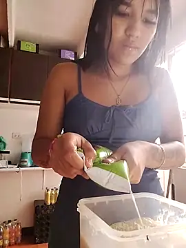 Snapshot of Valen_russo chatting on 10-30-25, 01:23 Valen russo online show from 10-30-25, 01:23