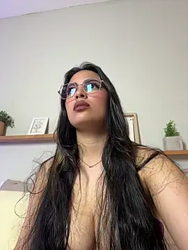 Snapshot of shainadavis chatting on 06-16-26, 03:31 shainadavis online show from 06-16-26, 03:31