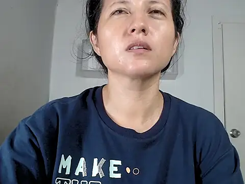 Renata Rivas online show from 10-30-25, 04:03