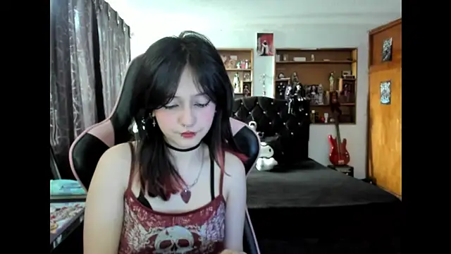 Maki Zein  online show from 11-26-25, 02:29