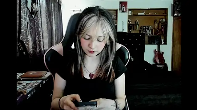 Maki Zein  online show from 01-08-26, 10:23