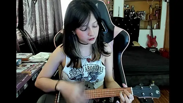 Maki Zein  online show from 02-12-26, 08:26