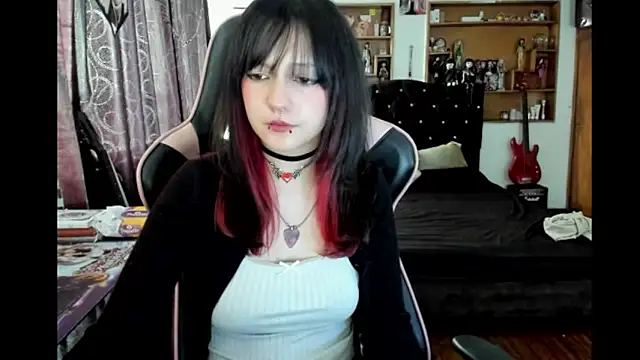 Maki Zein  online show from 03-12-26, 01:06